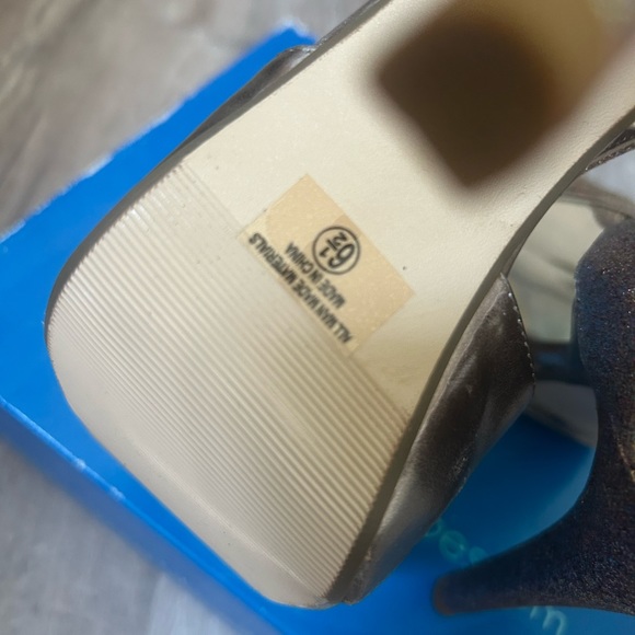 Sparkling High Heels - Picture 2 of 7